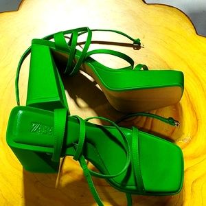 ZARA GREEN NEW PLATFORM ANKLE STRAPS SANDALS / SIZE 38 EUROPE (SUMMER STAPLE)